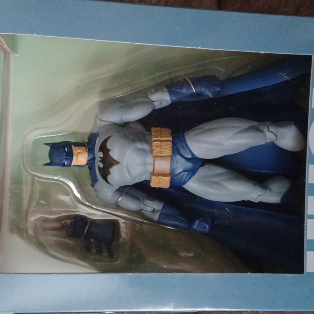 DC Batman Figure - Picture 2 of 5